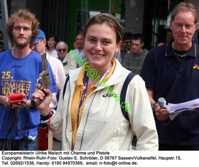 Maisch, Ulrike mit Startpistole und Poschmann